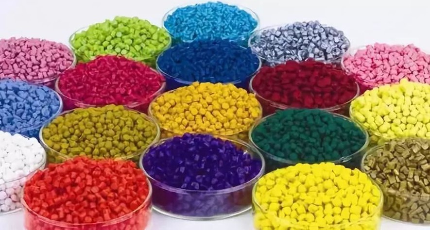 “變頻技術是如何應用在中國塑料制品行業(yè)的節(jié)能改造中的？”